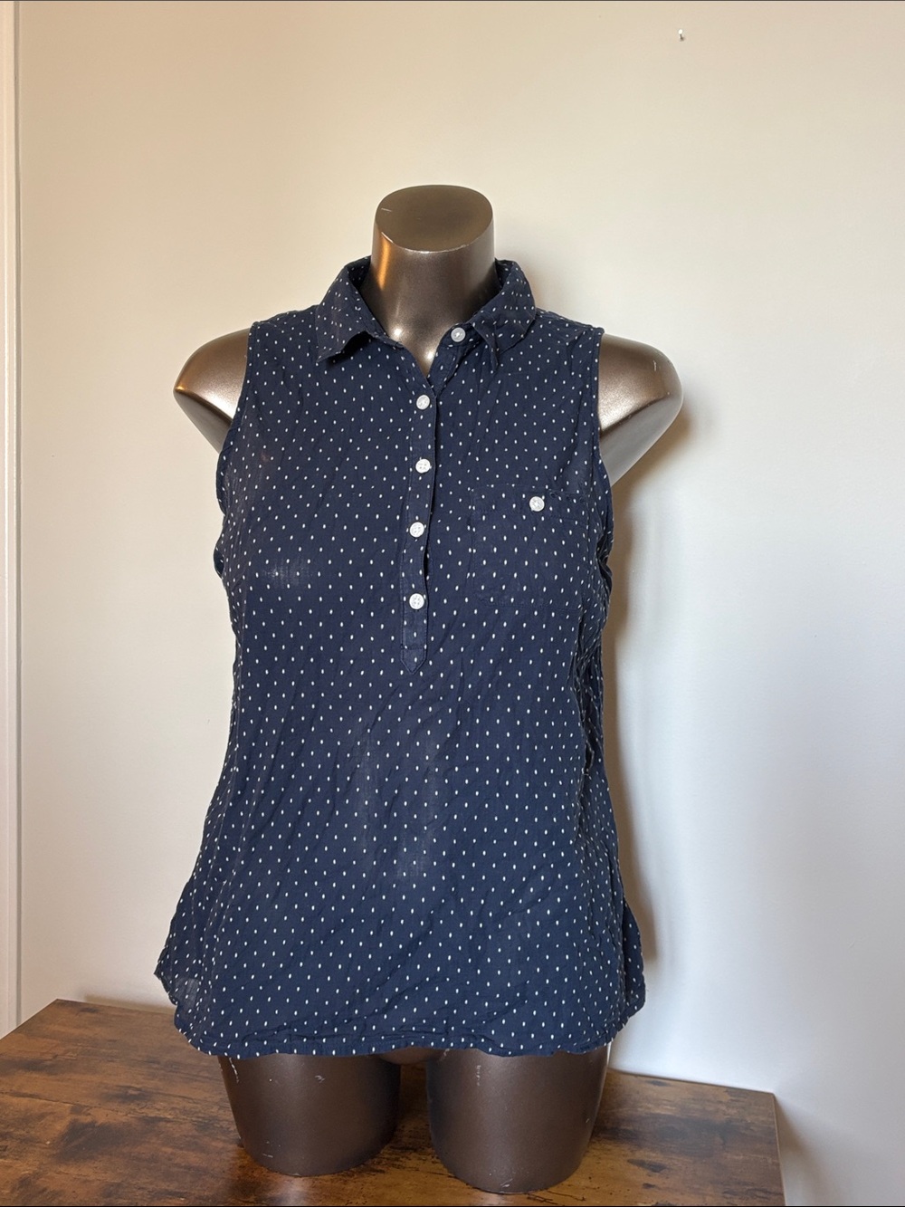 Sleeveless Columbia Blouse XL Navy Blue & White .